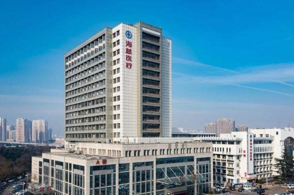 青島海慈醫(yī)院飛秒激光近視手術(shù)疼嗎?飛秒激光近視手術(shù)危害