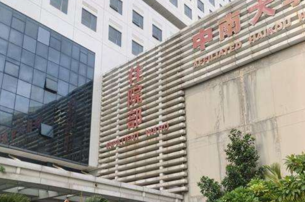 ?？谑腥嗣襻t(yī)院拔牙哪個(gè)醫(yī)生好?拔牙后多久可以種植