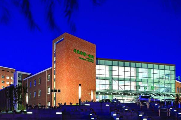 丹東市第一醫(yī)院割雙眼皮做的好嗎_案例_價格