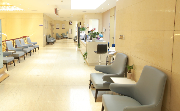 唐山星范醫(yī)美朝陽道醫(yī)療美容門診部玻尿酸去魚尾紋術(shù)后半年野生案例&一般多少錢?