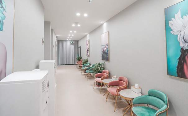 臨?，F(xiàn)代醫(yī)院杯狀耳矯正術(shù)后一年案例揭秘&價(jià)格查詢?