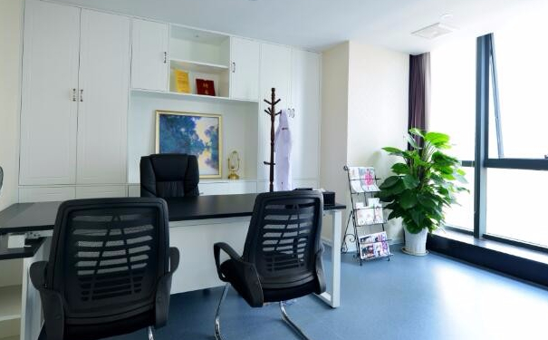 長(zhǎng)沙新發(fā)現(xiàn)整形醫(yī)院頭發(fā)種植技術(shù)怎么樣?價(jià)目表?求美案例