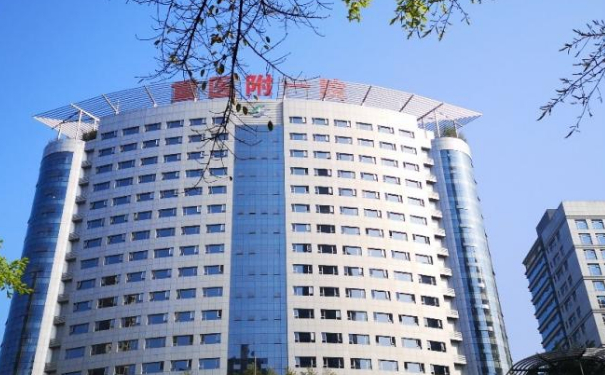 重慶醫(yī)科大學附屬第一醫(yī)院申霄腹部拉皮手術術后半年案例|技術評測怎么樣?疑問解答