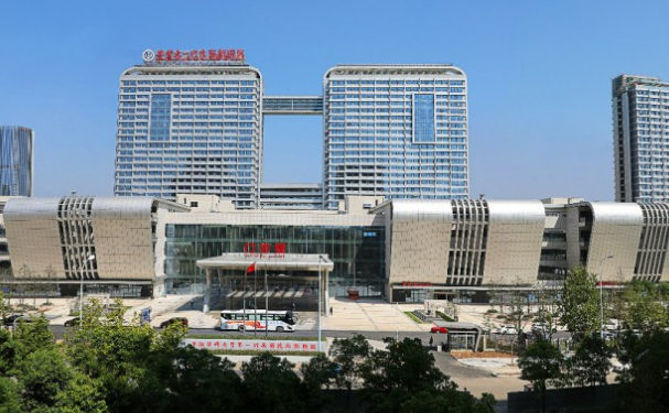 安徽醫(yī)科大學(xué)第一附屬醫(yī)院李小靜拉皮手術(shù)術(shù)后一年案例揭秘(效果怎么樣?技術(shù)特色)